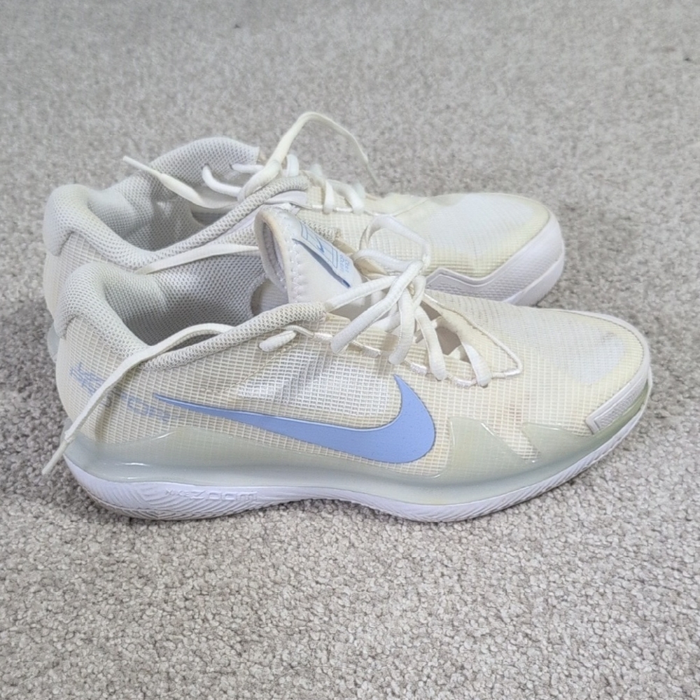 Nike Women's White/Cream and Blue Athletic Shoes